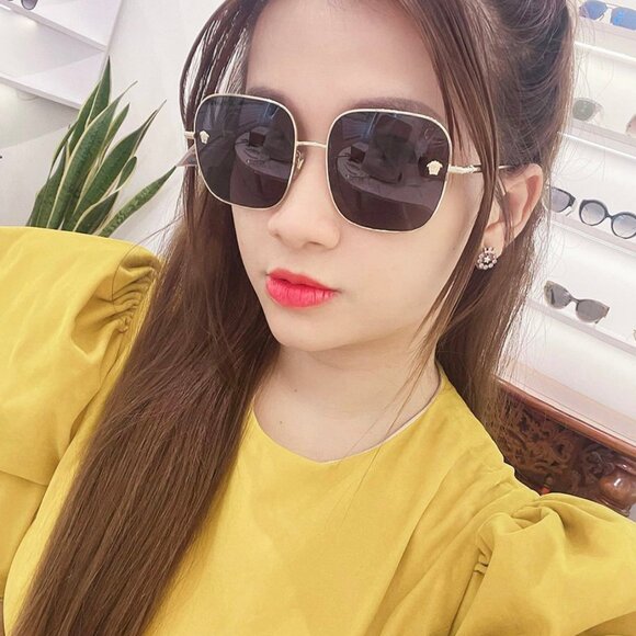 🕶️ New Versace VE2246D 100287 Sunglasses - Gold Frame, Dark Grey Lenses - Picture 3 of 10